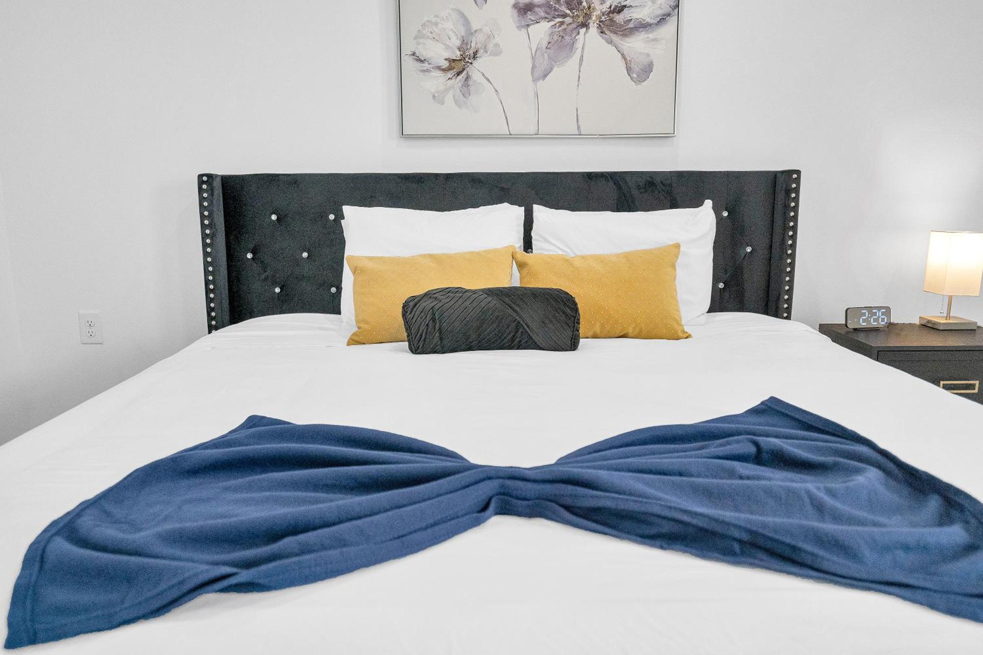 Holiday home Modern 3bd2ba King Bed, 4 Tvs & Parking