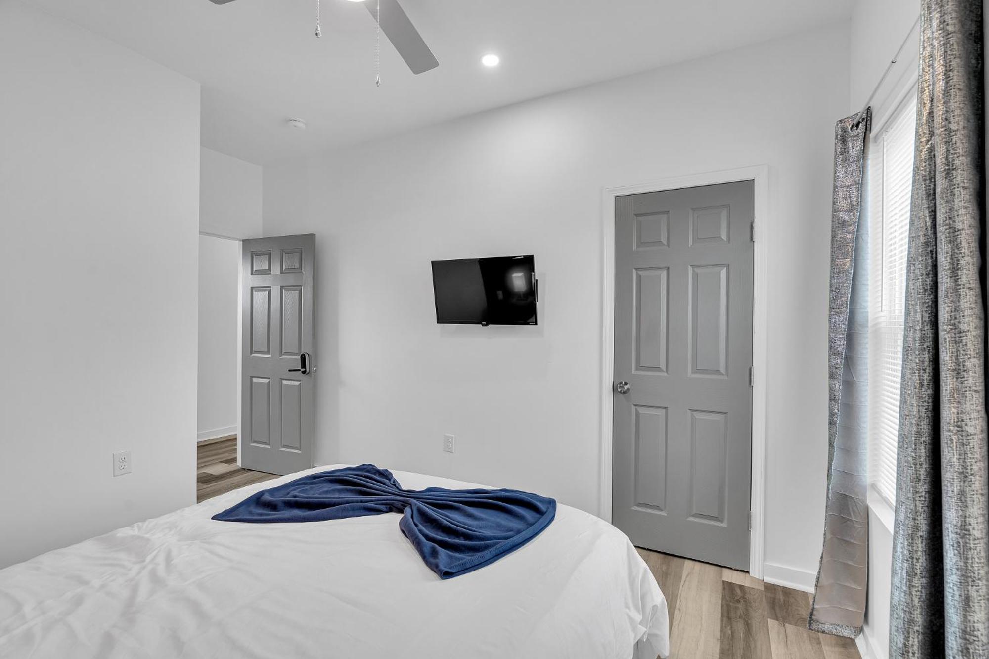 Modern 3bd2ba King Bed, 4 Tvs & Parking Holiday home
