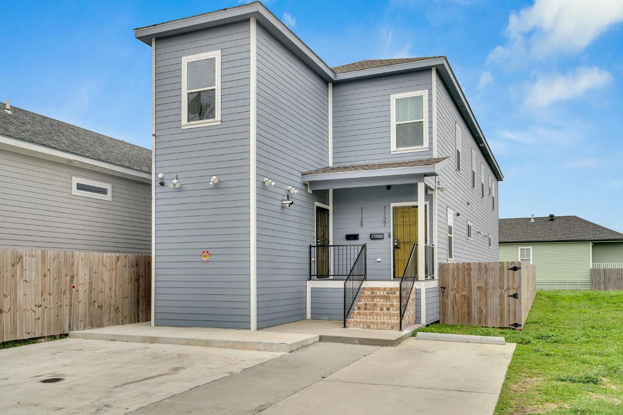 Modern 3bd2ba King Bed, 4 Tvs & Parking New Orleans